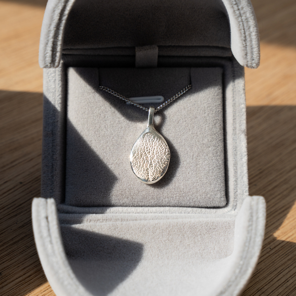 Baco, Labrador (oval pendant)